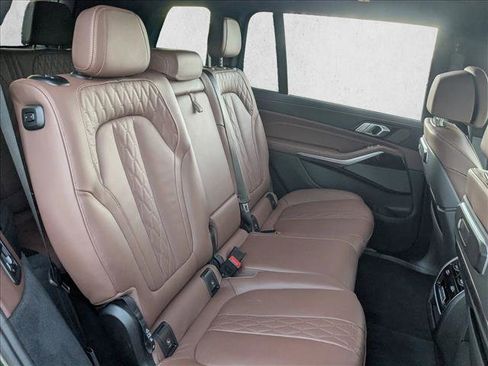 Used 2025 BMW X7 M60i image 21