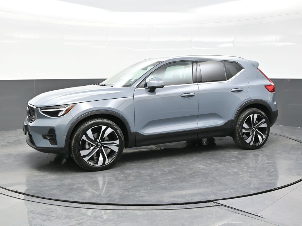 Used 2023 Volvo XC40 B5 Ultimate w/ Protection Package Premier AWD/4WD image 3