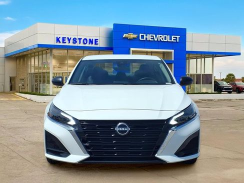 Used 2025 Nissan Altima 2.5 SV FWD image 2