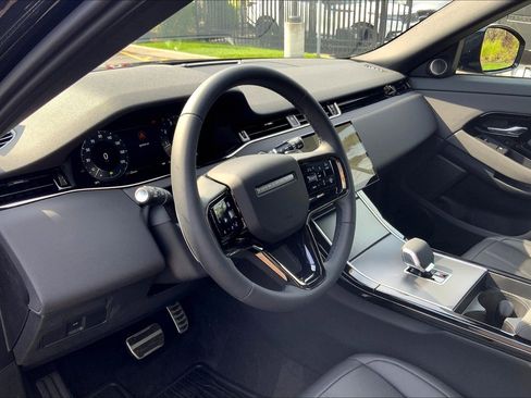 Used 2025 Land Rover Range Rover Evoque Dynamic SE image 8