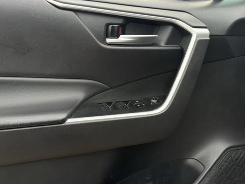Used 2025 Toyota RAV4 XLE FWD image 25
