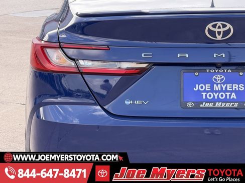 Used 2025 Toyota Camry LE image 10