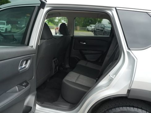 Used 2025 Nissan Rogue SV FWD image 15
