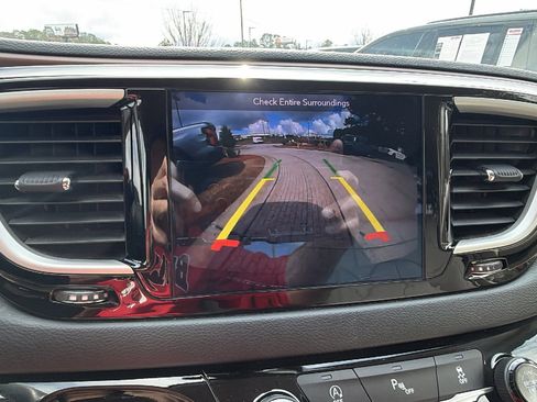 Used 2018 Chrysler Pacifica Touring-L w/ Tire & Wheel Group image 33