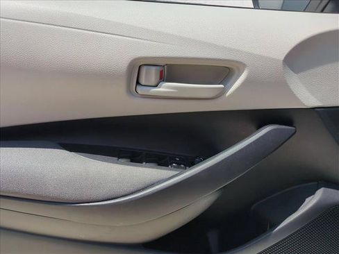 Used 2025 Toyota Corolla LE FWD image 11