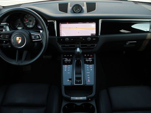 Used 2023 Porsche Macan image 22
