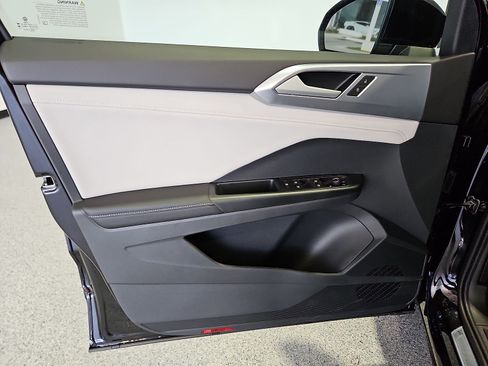 New 2026 Volkswagen Taos SE FWD image 15