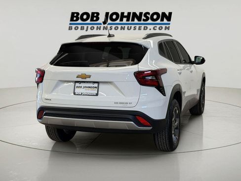 Certified 2024 Chevrolet Trax LT w/ Driver Confidence Package FWD image 11