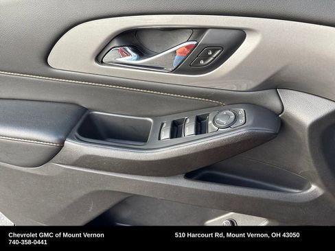 Used 2021 Chevrolet Traverse LT image 14