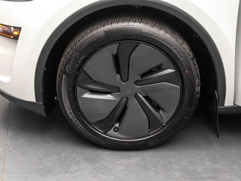 Used 2026 Tesla Model Y Long Range AWD/4WD image 40