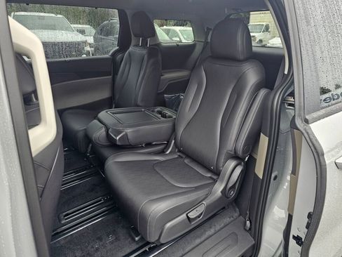 New 2026 Kia Carnival EX image 22
