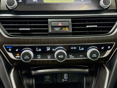 Used 2018 Honda Accord Touring image 24