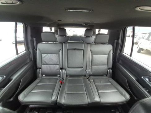 Used 2022 Chevrolet Suburban LT image 22