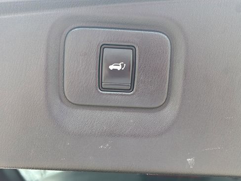 Used 2018 Nissan Pathfinder Platinum AWD/4WD image 14