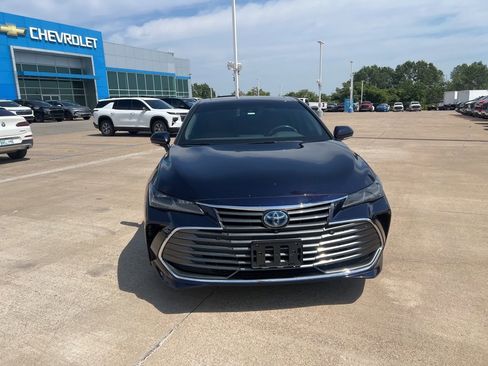 Used 2022 Toyota Avalon Limited image 3