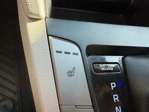 Used 2020 Hyundai Elantra Value Edition w/ Winter Weather Package image 54