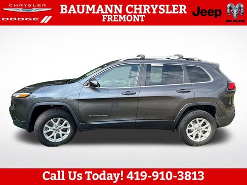 Used 2016 Jeep Cherokee Latitude w/ Safety/Convenience Group AWD/4WD image 3