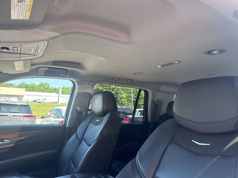 Used 2018 Cadillac Escalade 2WD image 19