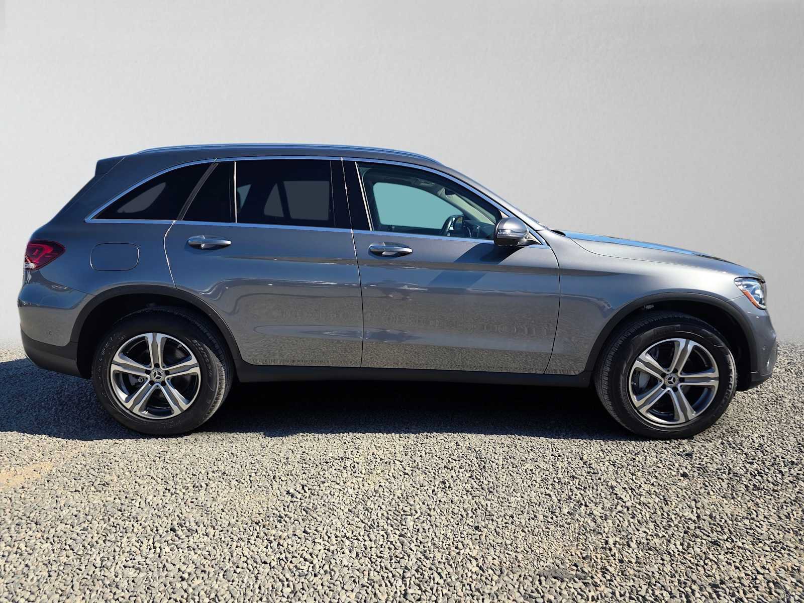 Used 2022 Mercedes-Benz GLC 300 4MATIC image 2