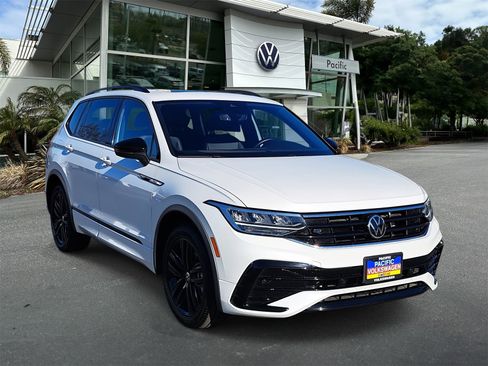 Certified 2022 Volkswagen Tiguan SE R-Line image 3