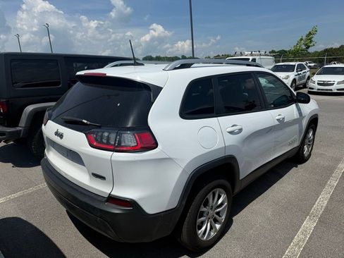 Used 2021 Jeep Cherokee Latitude FWD image 3
