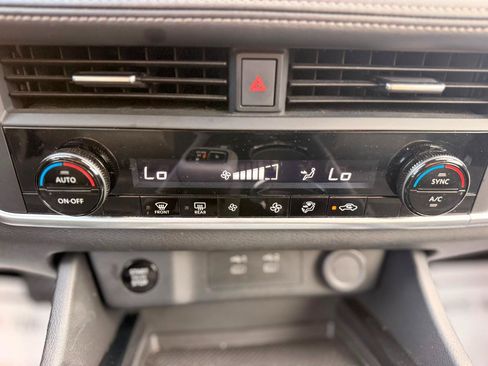 Used 2025 Nissan Rogue SV AWD/4WD image 21
