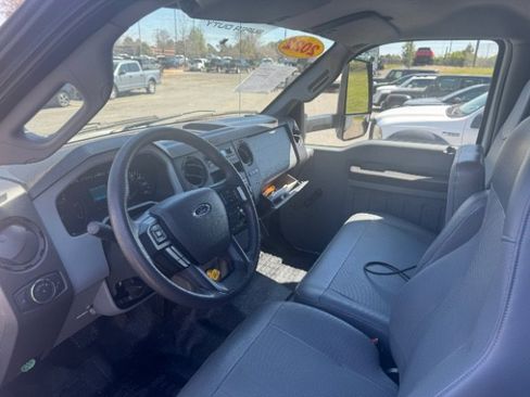 Used 2022 Ford F750 2WD Regular Cab Super Duty image 8