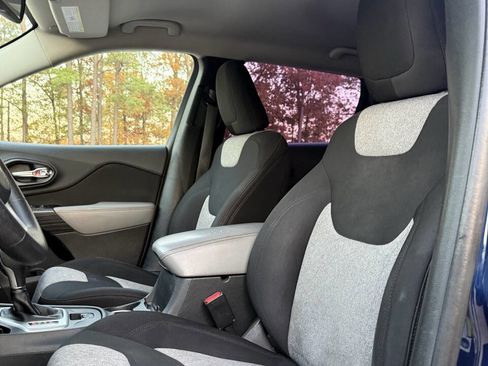 Used 2014 Jeep Cherokee Sport image 8