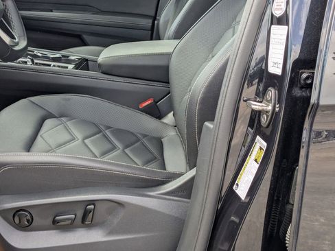 Used 2025 Volkswagen Atlas SE FWD image 21