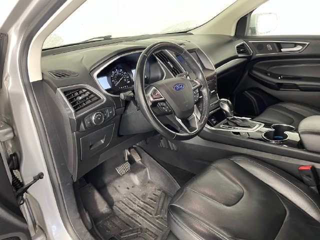 Used 2016 Ford Edge Titanium w/ Technology Package AWD/4WD image 3