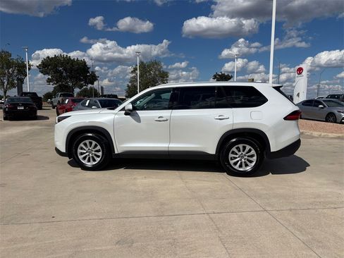 Certified 2024 Toyota Grand Highlander XLE image 4