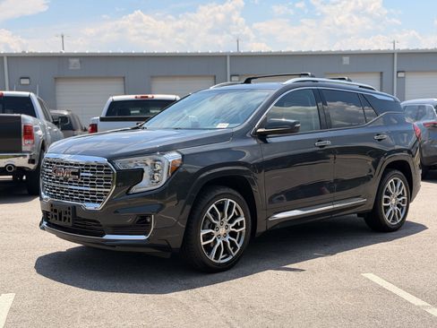 Used 2022 GMC Terrain Denali w/ Denali Premium Package AWD/4WD image 11