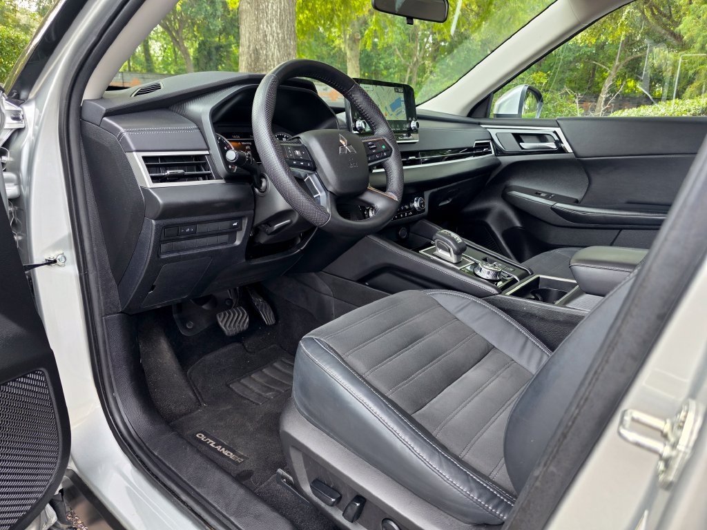 Used 2023 Mitsubishi Outlander SE FWD image 11