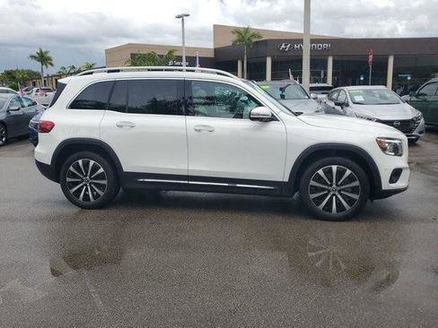Used 2023 Mercedes-Benz GLB 250 w/ Premium Package image 4