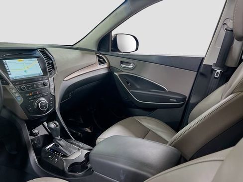 Used 2017 Hyundai Santa Fe Limited image 25