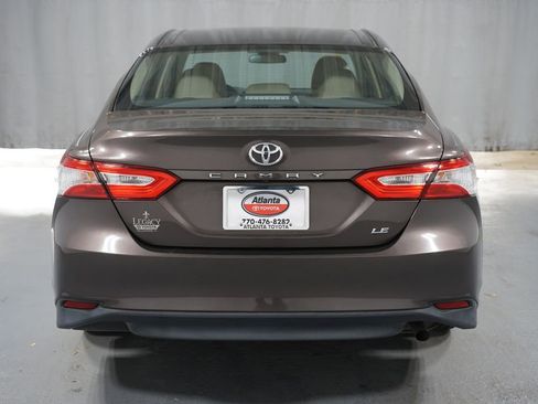 Used 2018 Toyota Camry LE image 7