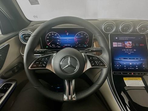 Used 2026 Mercedes-Benz GLC 300 4MATIC image 11
