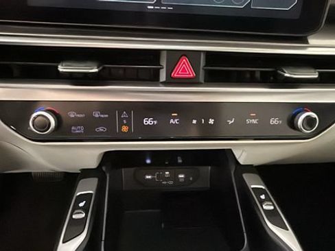 Used 2025 Kia Sorento S w/ Panoramic Sunroof Package FWD image 23