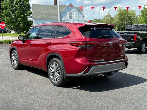 Used 2022 Toyota Highlander Platinum AWD/4WD image 3