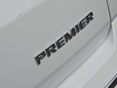 Certified 2023 Chevrolet Traverse Premier FWD image 11