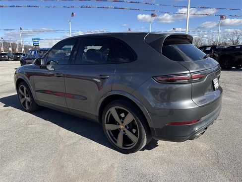 Used 2019 Porsche Cayenne Base image 3
