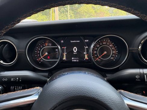 Used 2021 Jeep Gladiator Overland AWD/4WD image 17