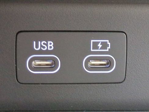 Certified 2026 Genesis GV80 2.5T RWD image 19