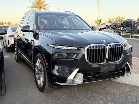 Used 2023 BMW X7 xDrive40i w/ Climate Comfort Package image 3
