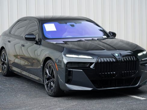 Used 2023 BMW i7 xDrive60 w/ Executive Package 2 AWD/4WD image 67