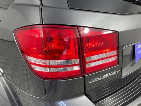 Used 2018 Dodge Journey SE w/ Connectivity Group FWD image 18