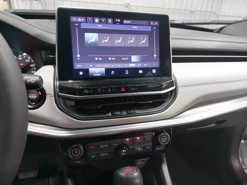 Used 2025 Jeep Compass Limited AWD/4WD image 19
