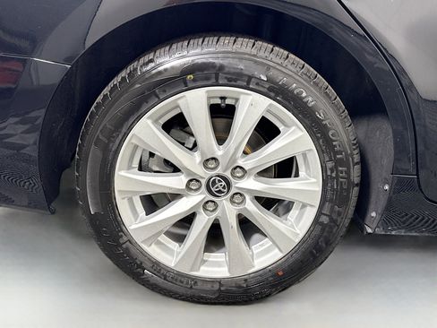 Used 2020 Toyota Camry LE image 32