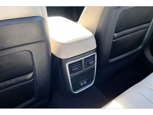 Used 2021 Chrysler 300 Touring L image 33