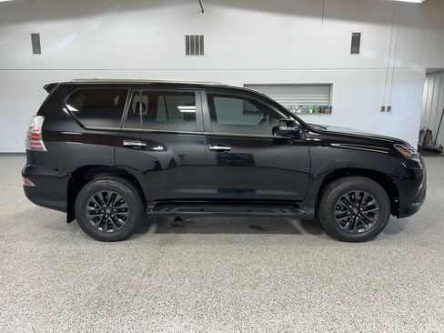 Used 2022 Lexus GX 460 Premium w/ Premium Package image 5